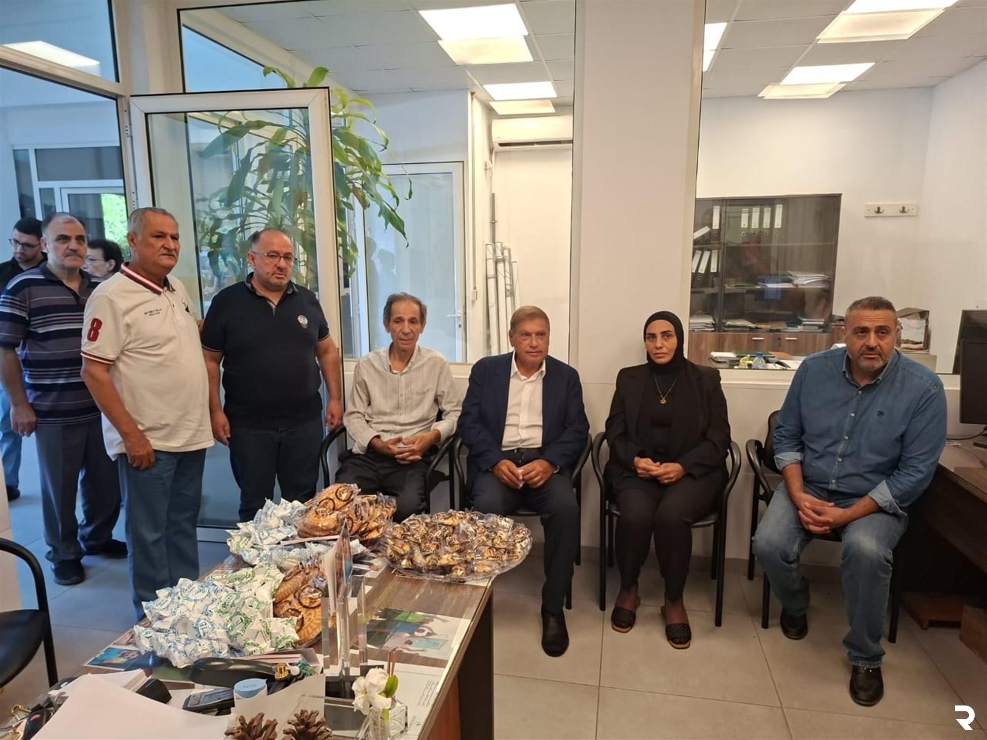 وفد من "الريجي" برئاسة سقلاوي وأعضاء لجنة الإدارة واسى الأجيرة فاطمة شكر باستشهاد نجلها المجنّد في الجيش