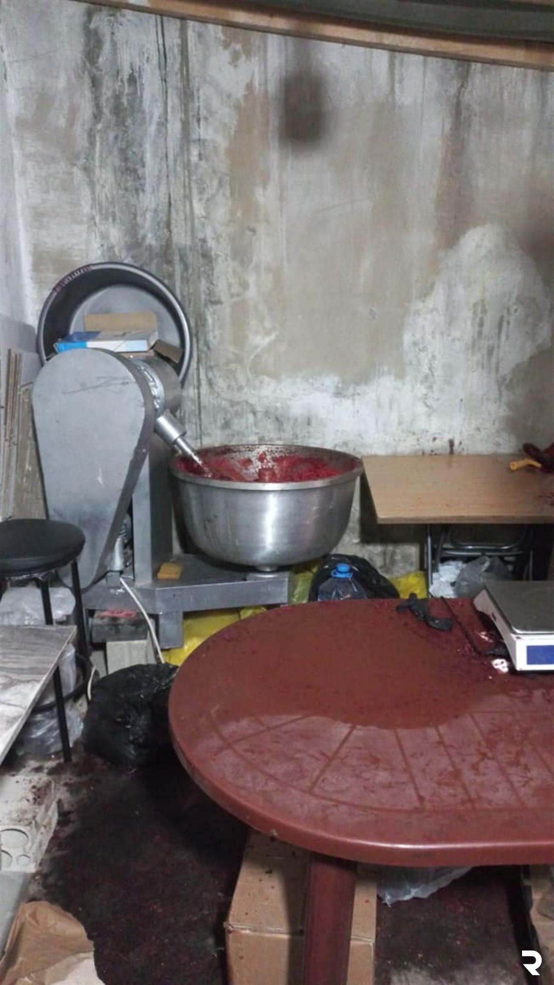 مداهمات لـ"الريجي" في بريتال وبعلبك وضبْط مصنوعات مهرّبة وورشة لتزوير المعسّل 