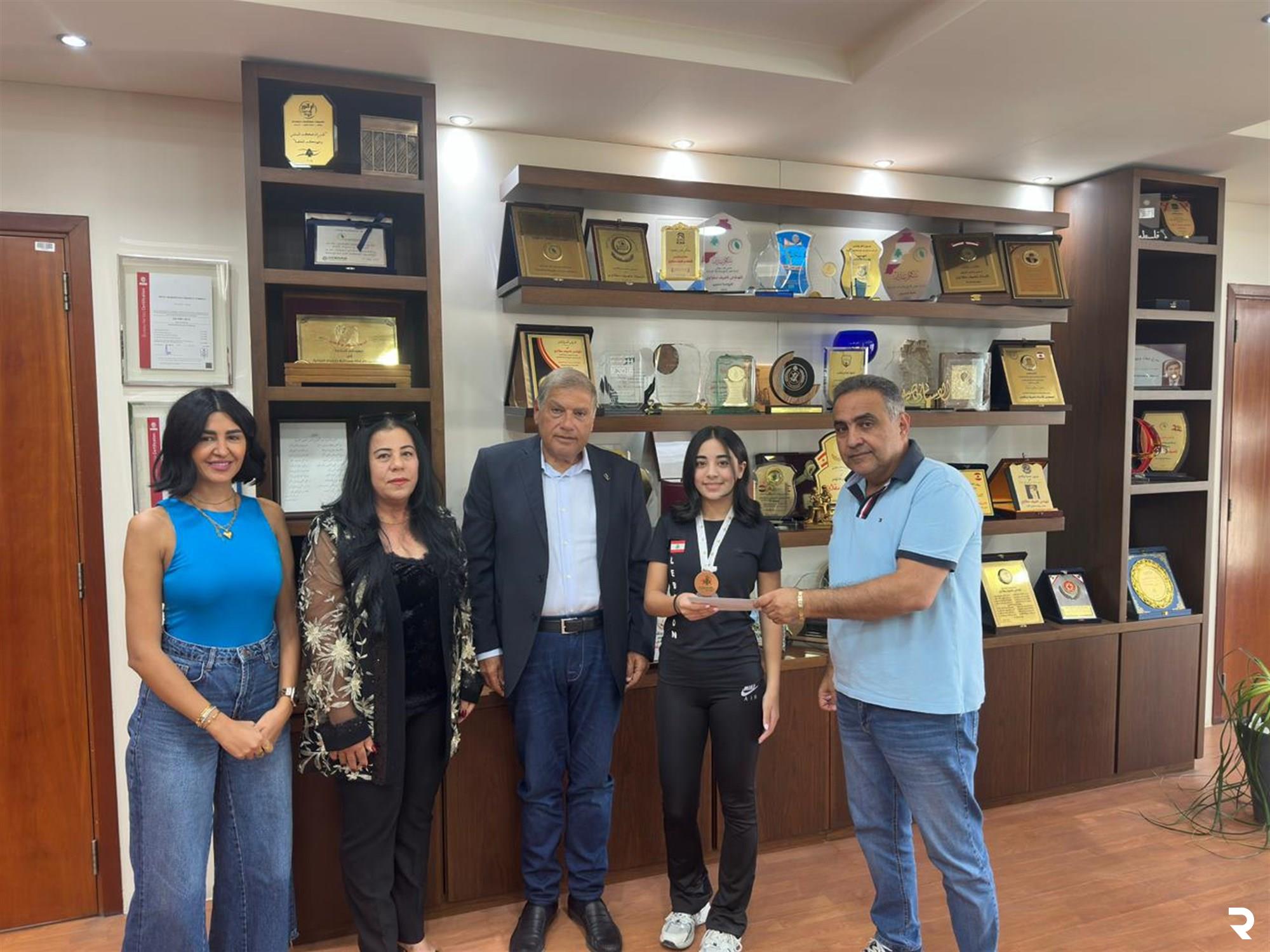 سقلاوي كرّم العدّاءة اللبنانية نينار هاشم حسين لإنجازاتها في بطولة غرب آسيا في ألعاب القوى