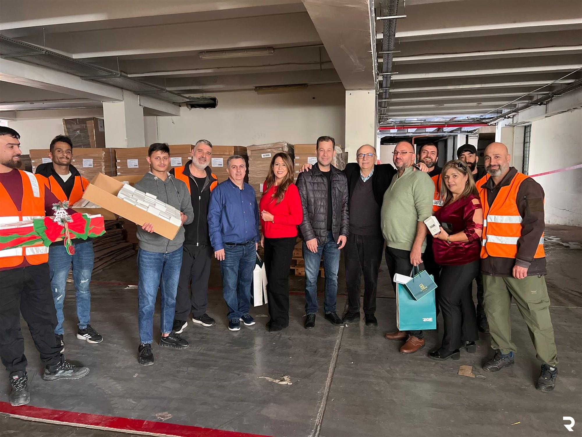 هدايا رمزية من نقابة “الريجي” تُدخل فرحة الأعياد إلى قلوب الموظفين والعمّال