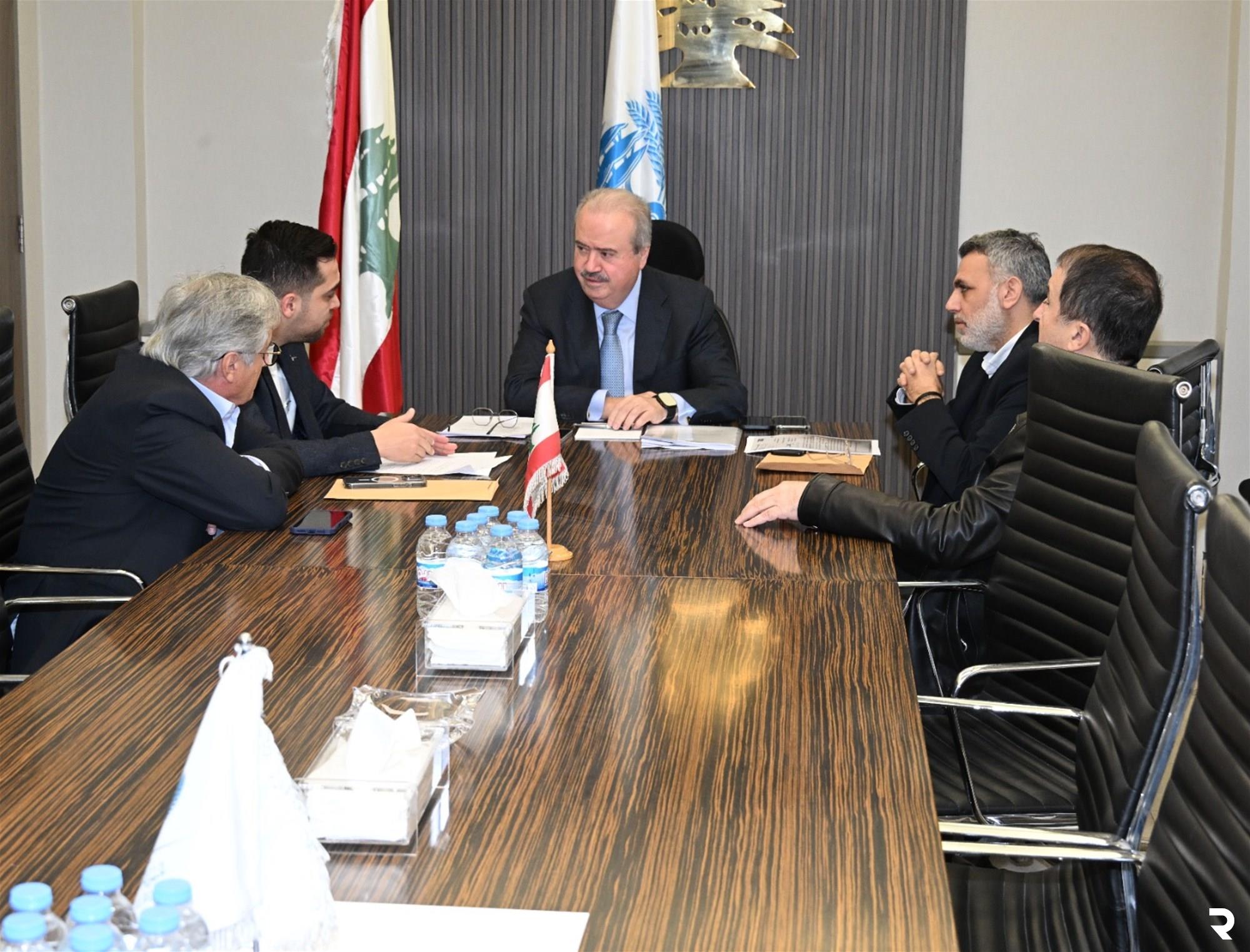 وزير المالية يبحث مع وفد من الريجي ورؤساء البيع رسوم التبغ في موازنة 2026