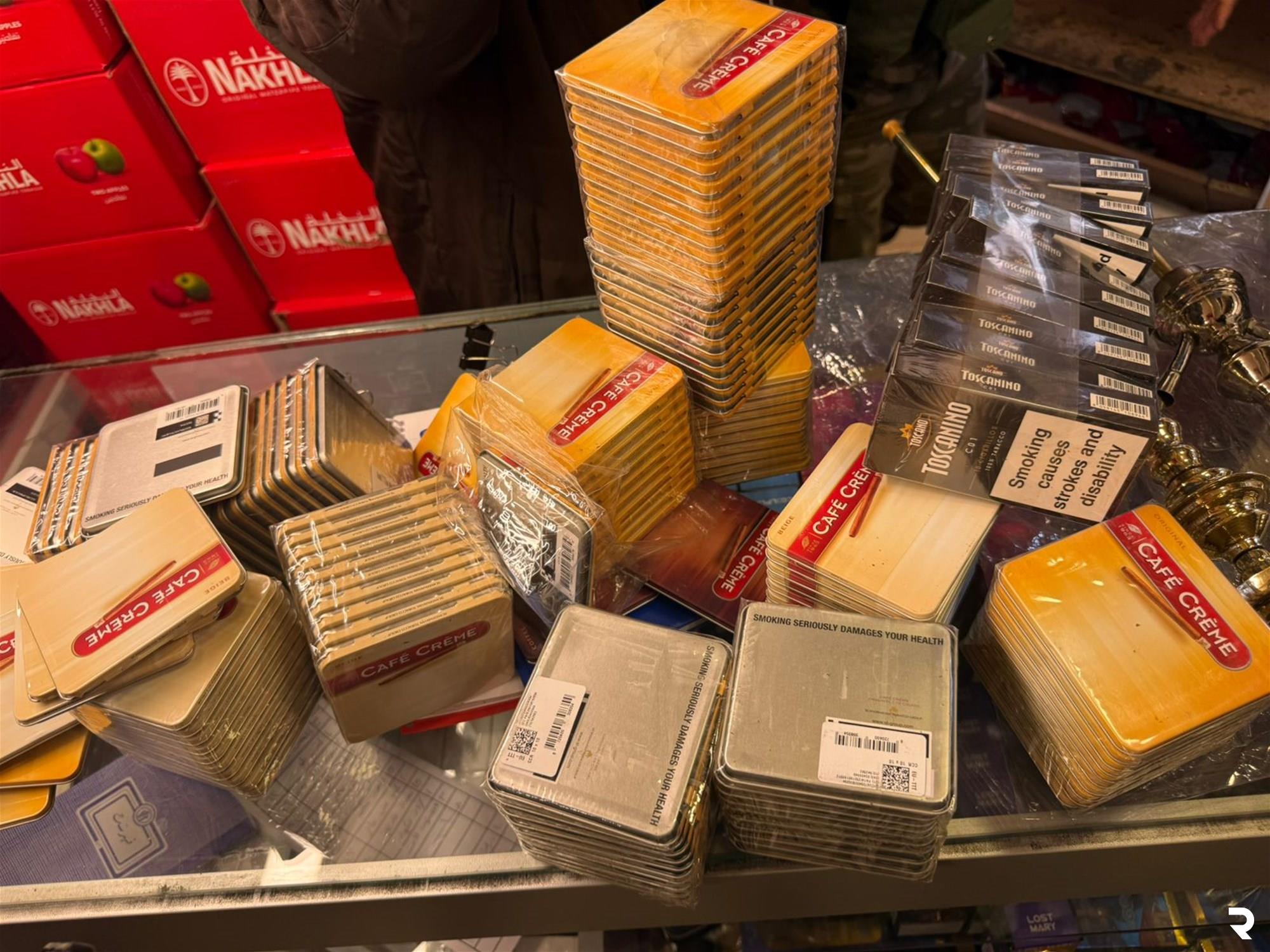 "الريجي" تضبط مصنوعات تبغية مهرّبة ومزورة في الليلكي وحي اللجا 