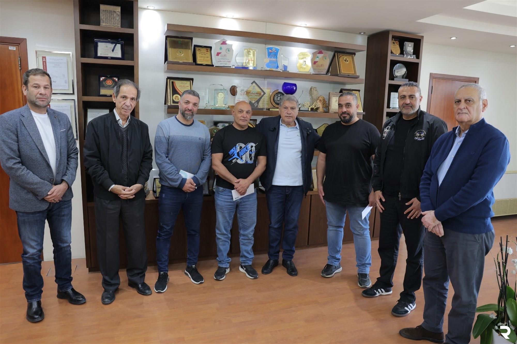 Seklaoui honors Kfar Rumman branch security guards for remaining on site during wartime 