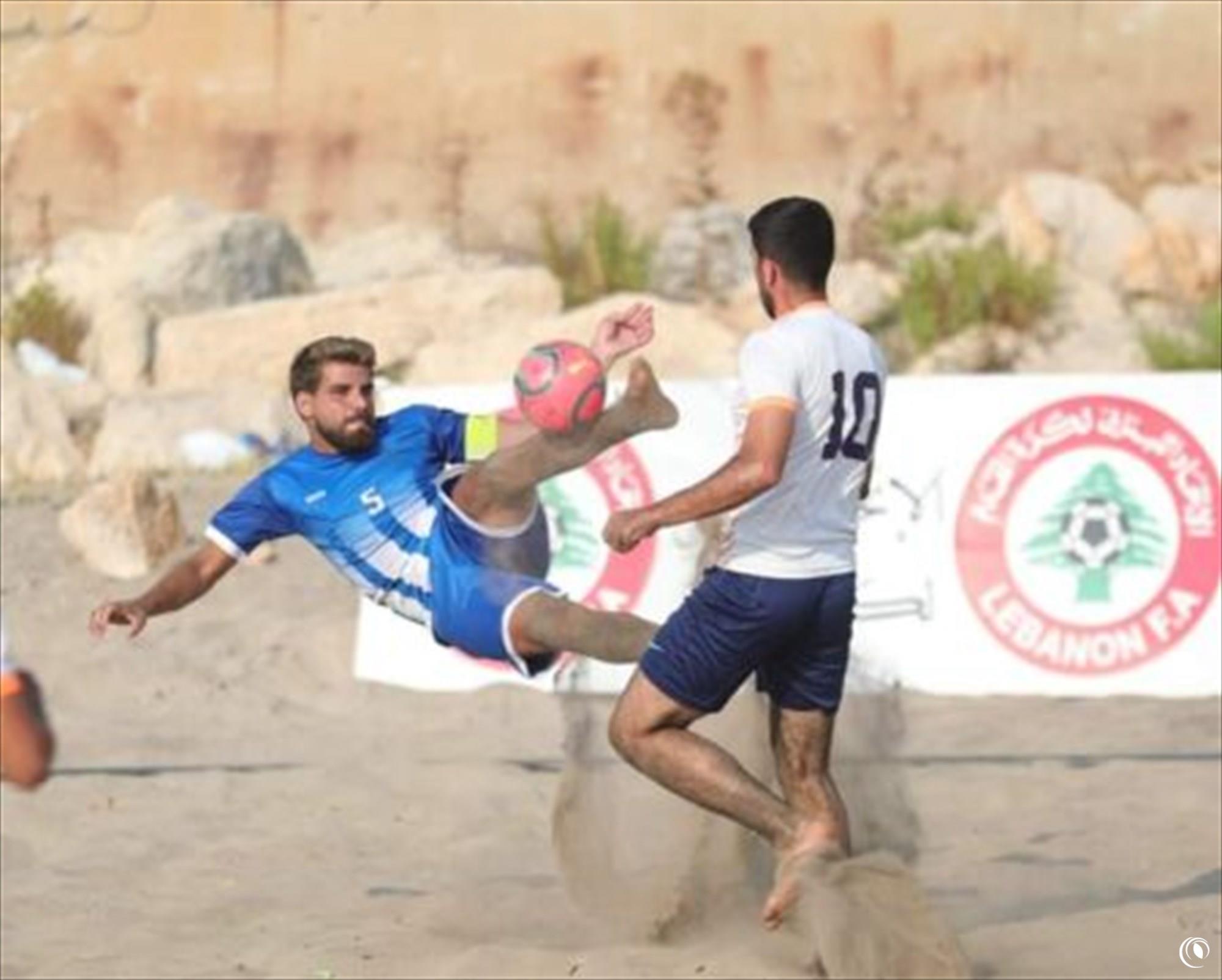 The Regie overcomes the Army and leads the Beach football Tournament 