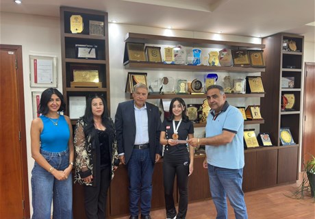 سقلاوي كرّم العدّاءة اللبنانية نينار هاشم حسين  لإنجازاتها في بطولة غرب آسيا في ألعاب القوى