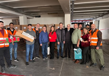 هدايا رمزية من نقابة “الريجي” تُدخل فرحة الأعياد إلى قلوب الموظفين والعمّال