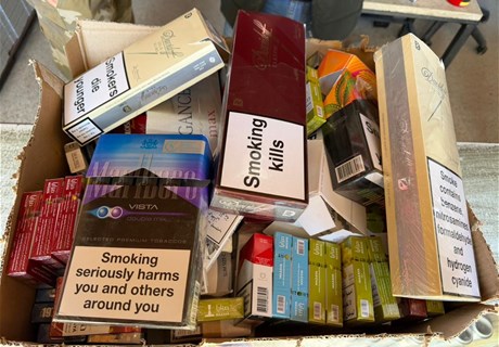 "الريجي" تضبط مصنوعات تبغية مهرّبة ومزورة في حي الصويري ومجدل عنجر 