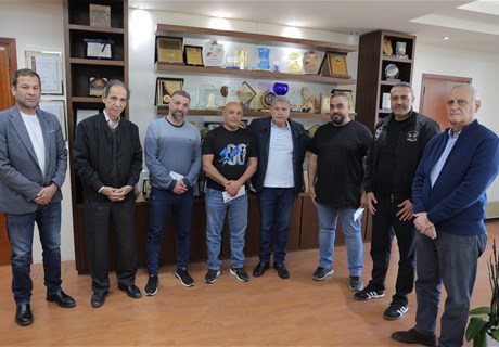 Seklaoui honors Kfar Rumman branch security guards for remaining on site during wartime 