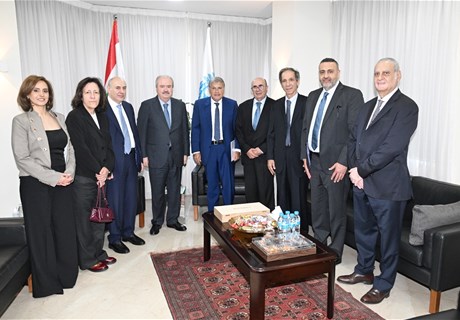 لقاء مثمر جمع رئيس وأعضاء لجنة الادارة وسلطة الوصاية، مع معالي وزير المالية، خُصص لبحث ملفات أساسية. سقلاوي: نحو 480 مليون دولار إيرادات صافية للخزينة في 2025، وتسليم 147 مليون دولار كدفعة أخيرة من مستحقات العام، أما المحصول سيكون أقل من 40% مقارنة بالعام الماضي نتيجة العدوان