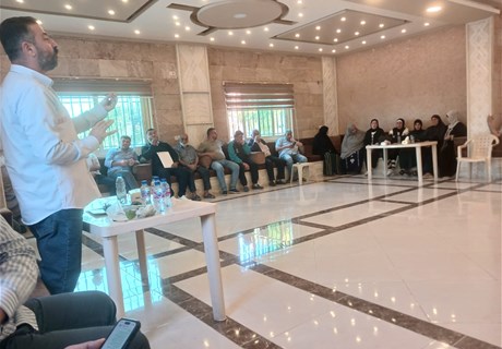 "الريجي" أقامت ندوة إرشادية زراعية في الحصنية
