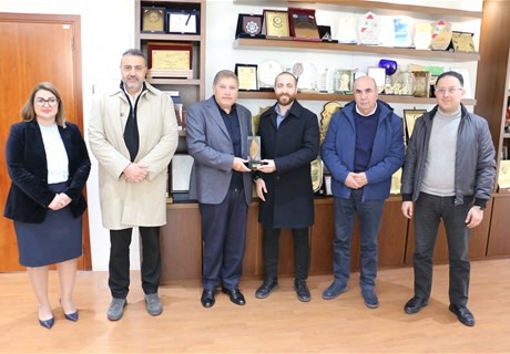 Seklawi honors Lebanese Mahdi Ghazal for his excellence in nanotechnology for neuroelectronics