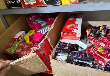 "الريجي" تضبط مصنوعات تبغية مهرّبة ومزوّرة في زقاق البلاط ومناطق شمالية