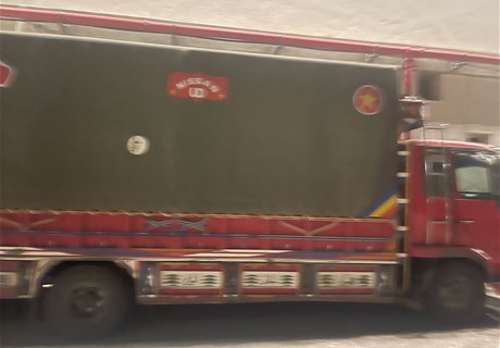 "الريجي" كمنت لشاحنة في بيروت وضبطت فيها مصنوعات تبغية مهربة
